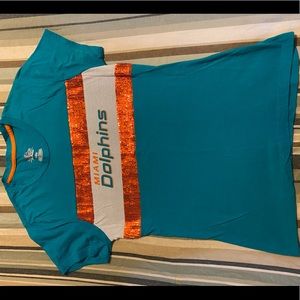 Miami Dolphins fan attire